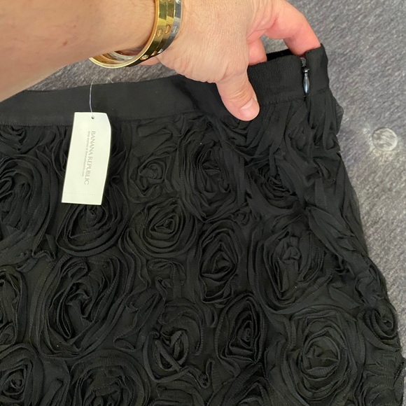 NWT Banana Republic black rosette skirt - Picture 8 of 9